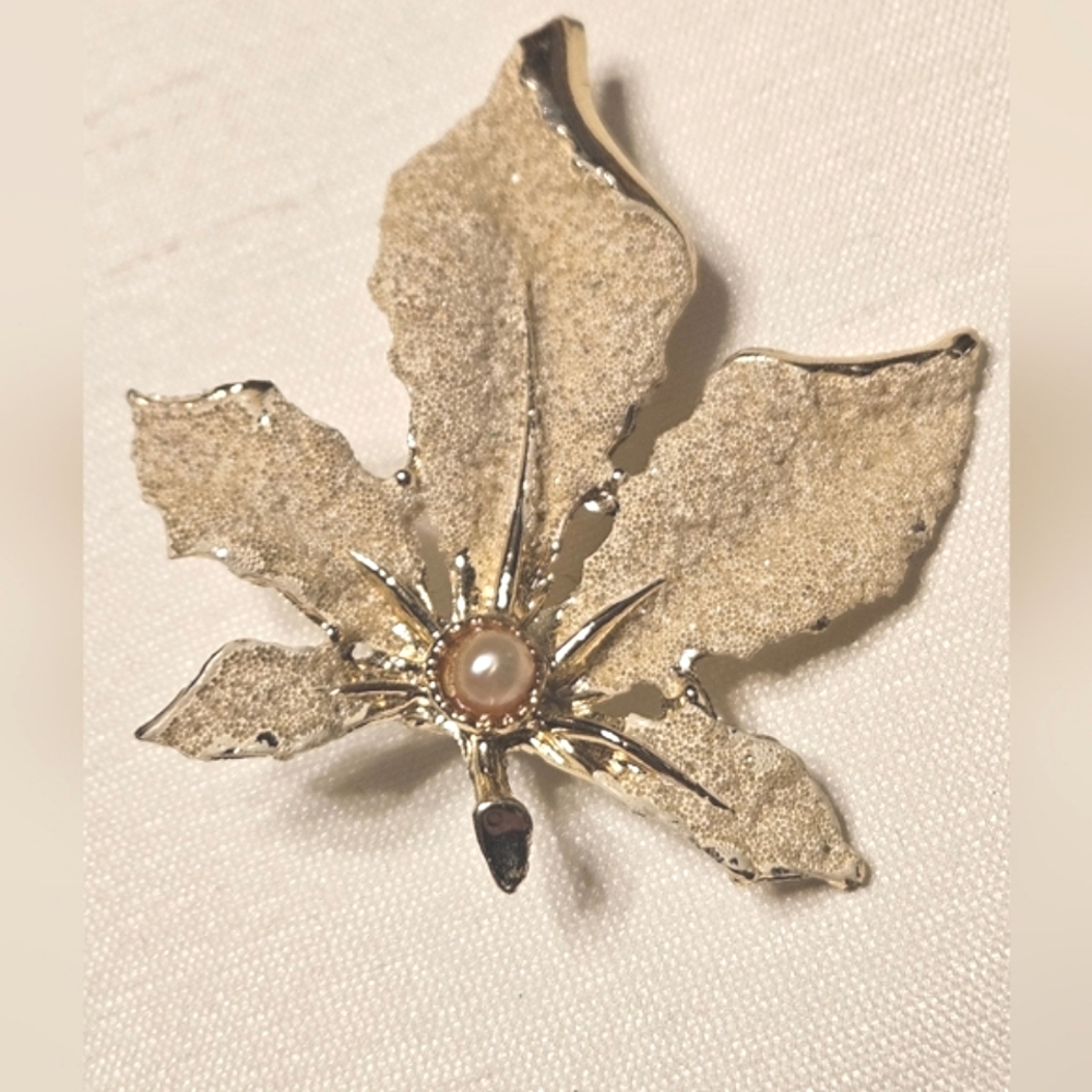 Vintage Gold-Toned Leaf with a Textured Finish and a Cultured Pearl Brooch